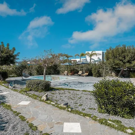 Lazarus Glistra Villa