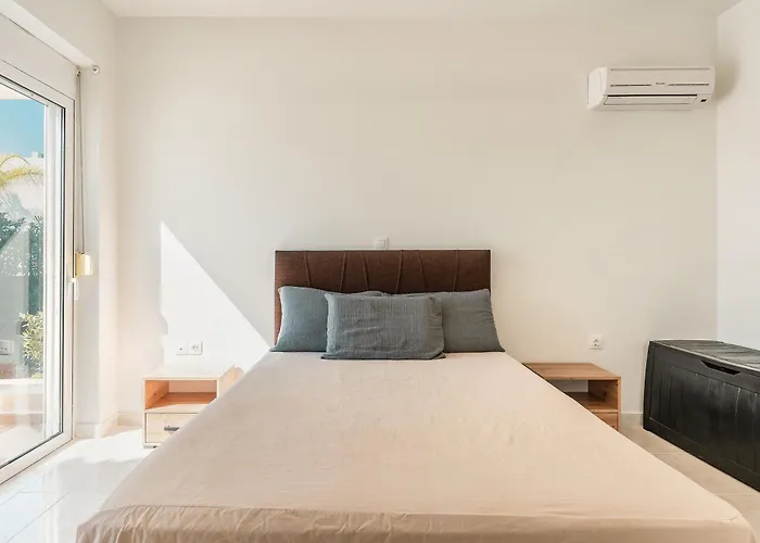 Lazarus Glistra Villa Kiotari