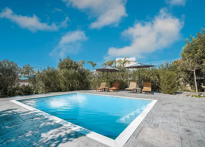 Lazarus Glistra Villa *